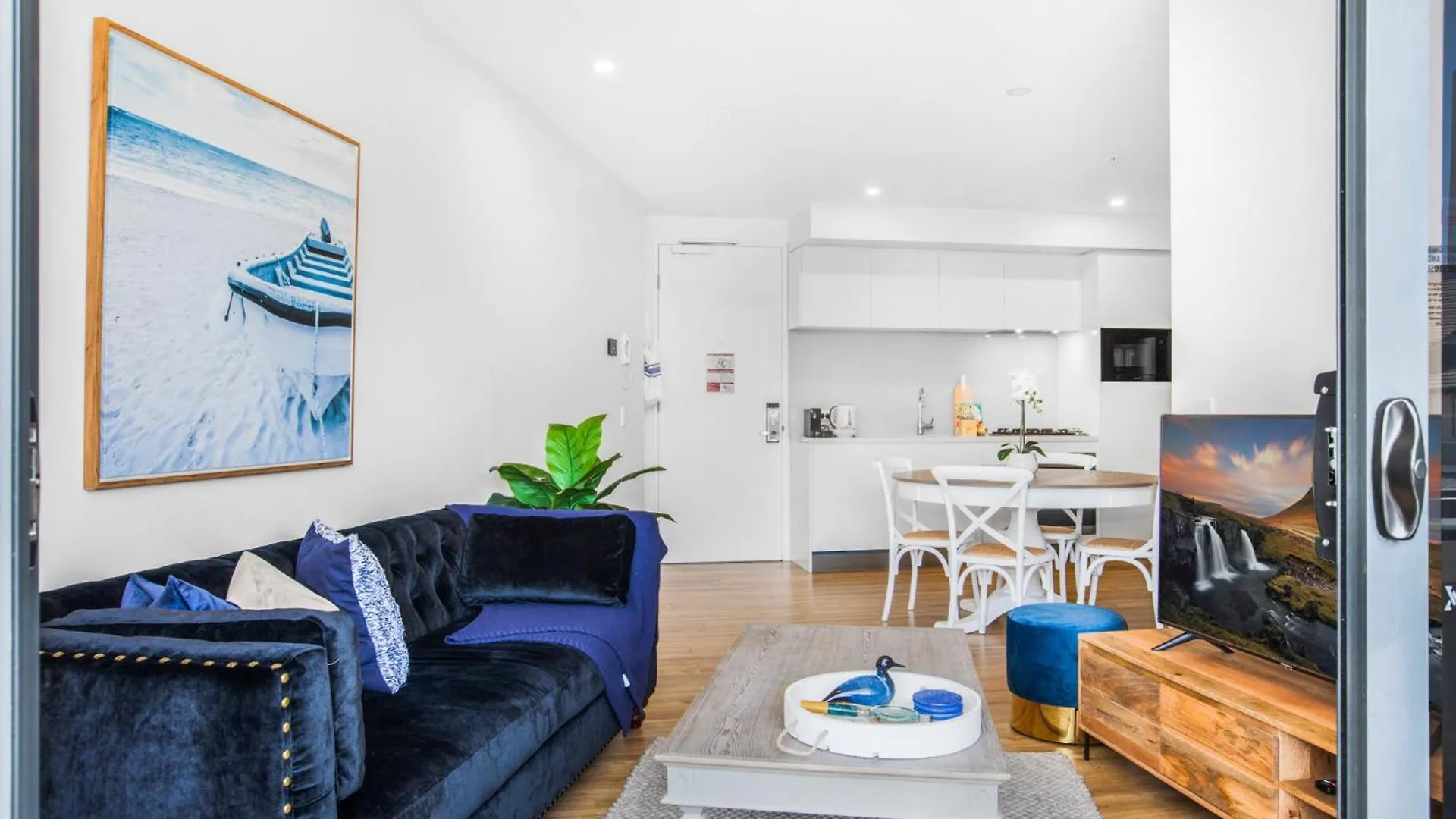 Апартаменты Surfers Paradise 2-Bed Near Beach With Pool & Gym Голд-Кост Австралия