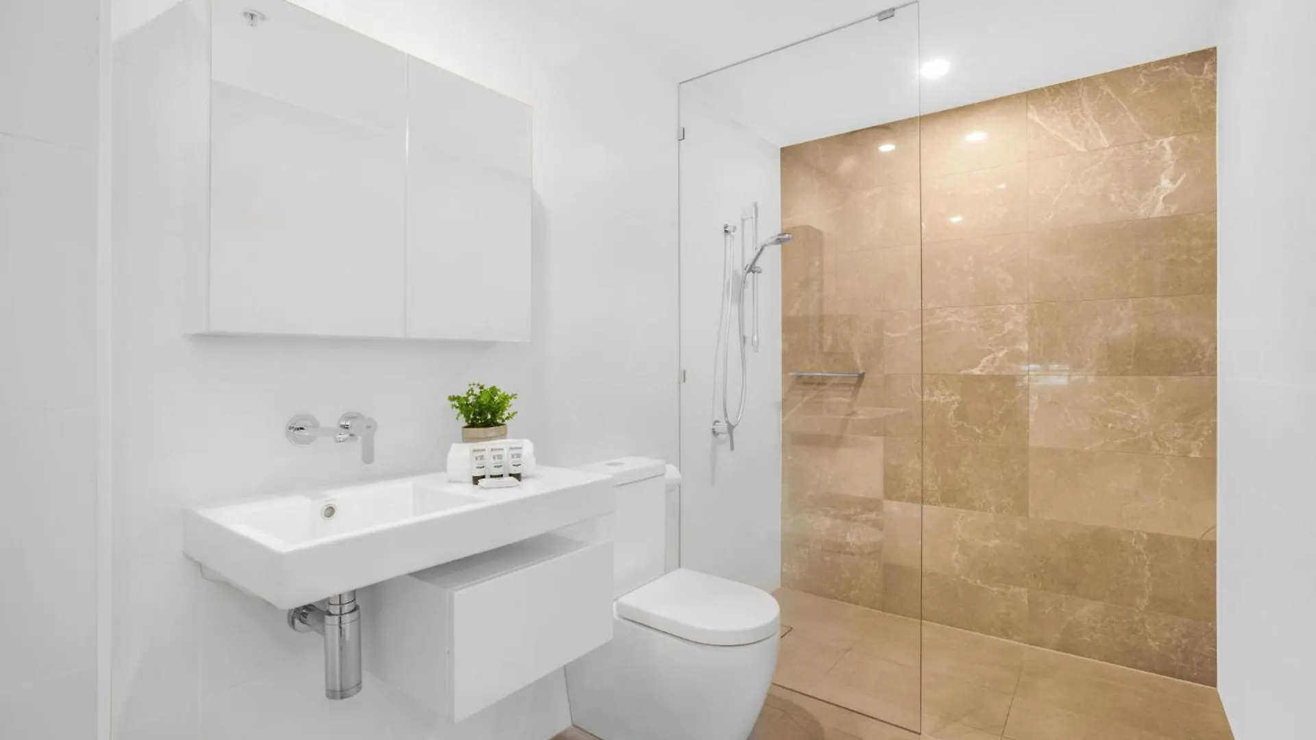 Апартаменты Surfers Paradise 2-Bed Near Beach With Pool & Gym Голд-Кост